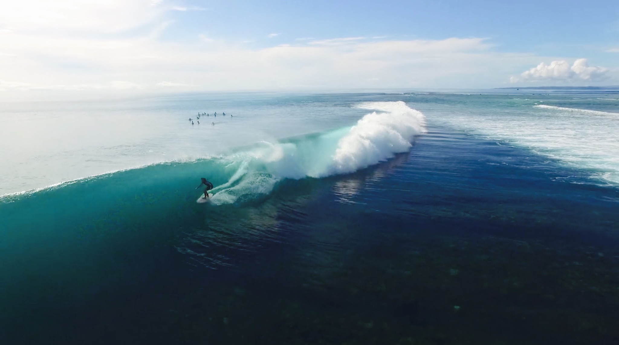 Surf en Indonesia a vista de dron El Drone